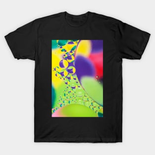 Colorful close up of oil drops in water T-Shirt